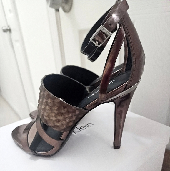 Calvin Klein Mayra Metallic dress sandals. Bronze Size 8. NWT - Picture 3 of 8